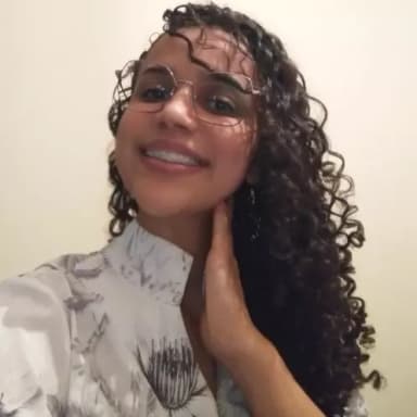 Psicóloga Débora Elen Lourenço