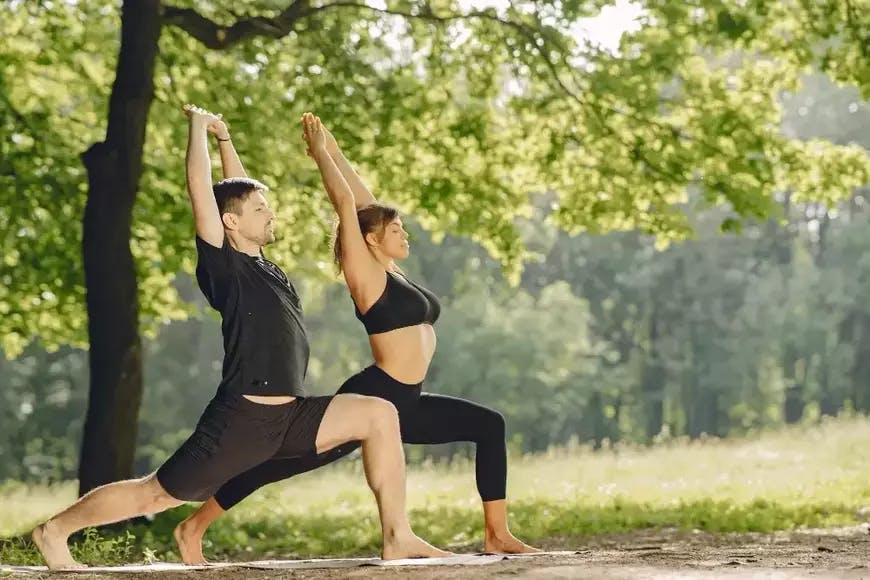 13 Benefícios da Yoga: Como a Yoga Ajuda a Mente e o Corpo